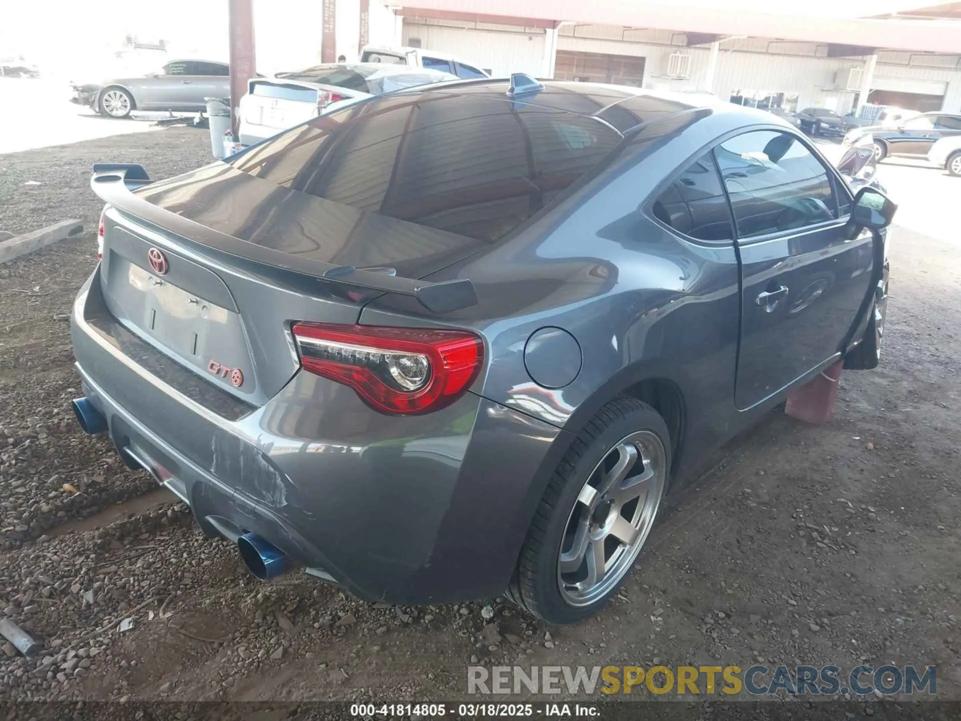 4 Photograph of a damaged car JF1ZNAE13L8752755 TOYOTA 86 2020
