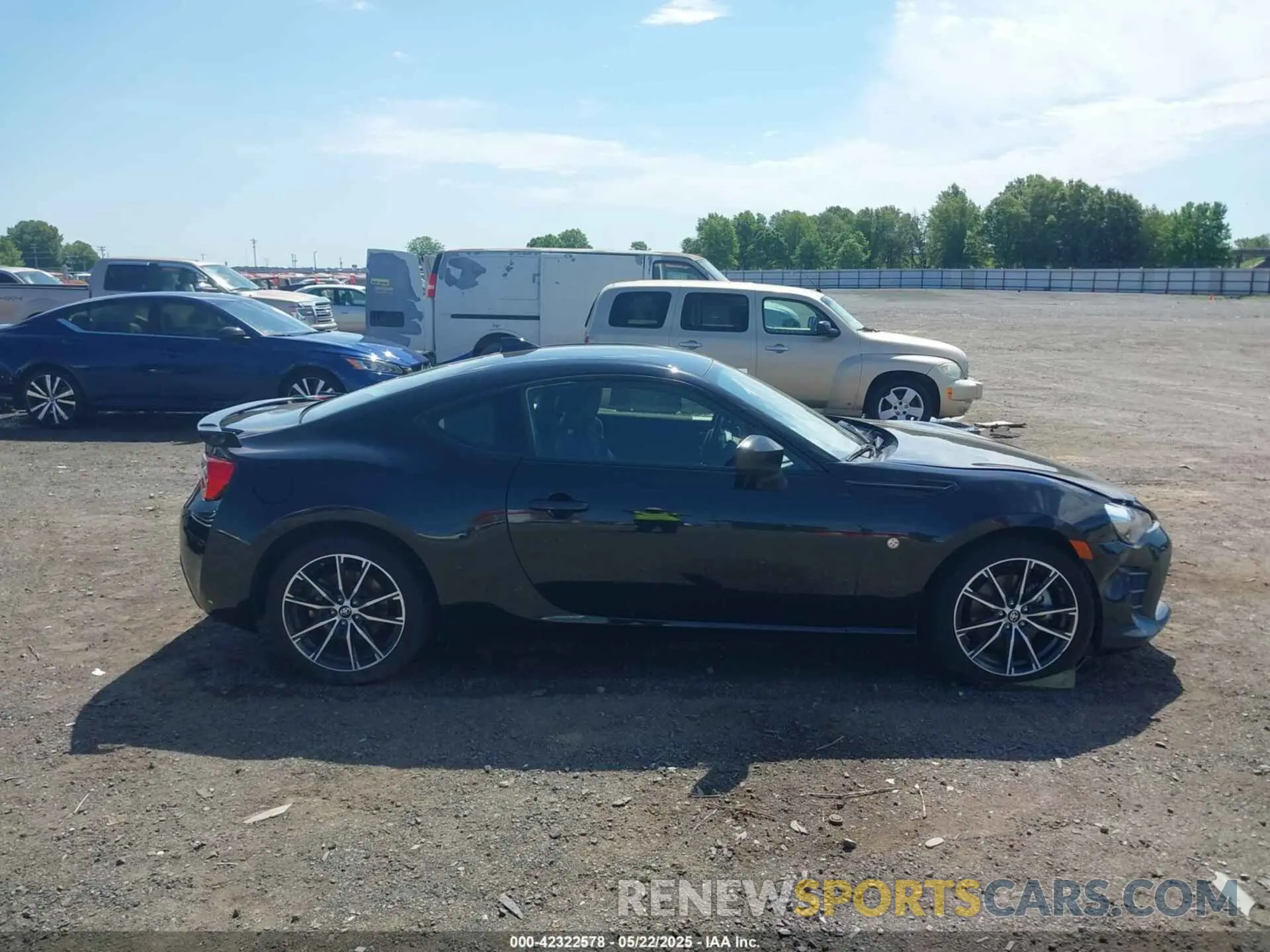 13 Photograph of a damaged car JF1ZNAE13L8753940 TOYOTA 86 2020