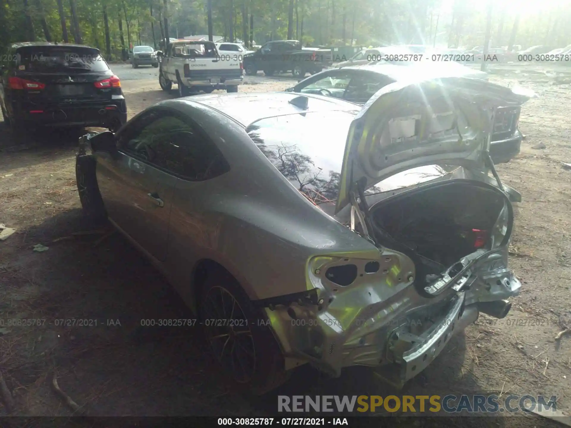 3 Photograph of a damaged car JF1ZNAE15L8752627 TOYOTA 86 2020