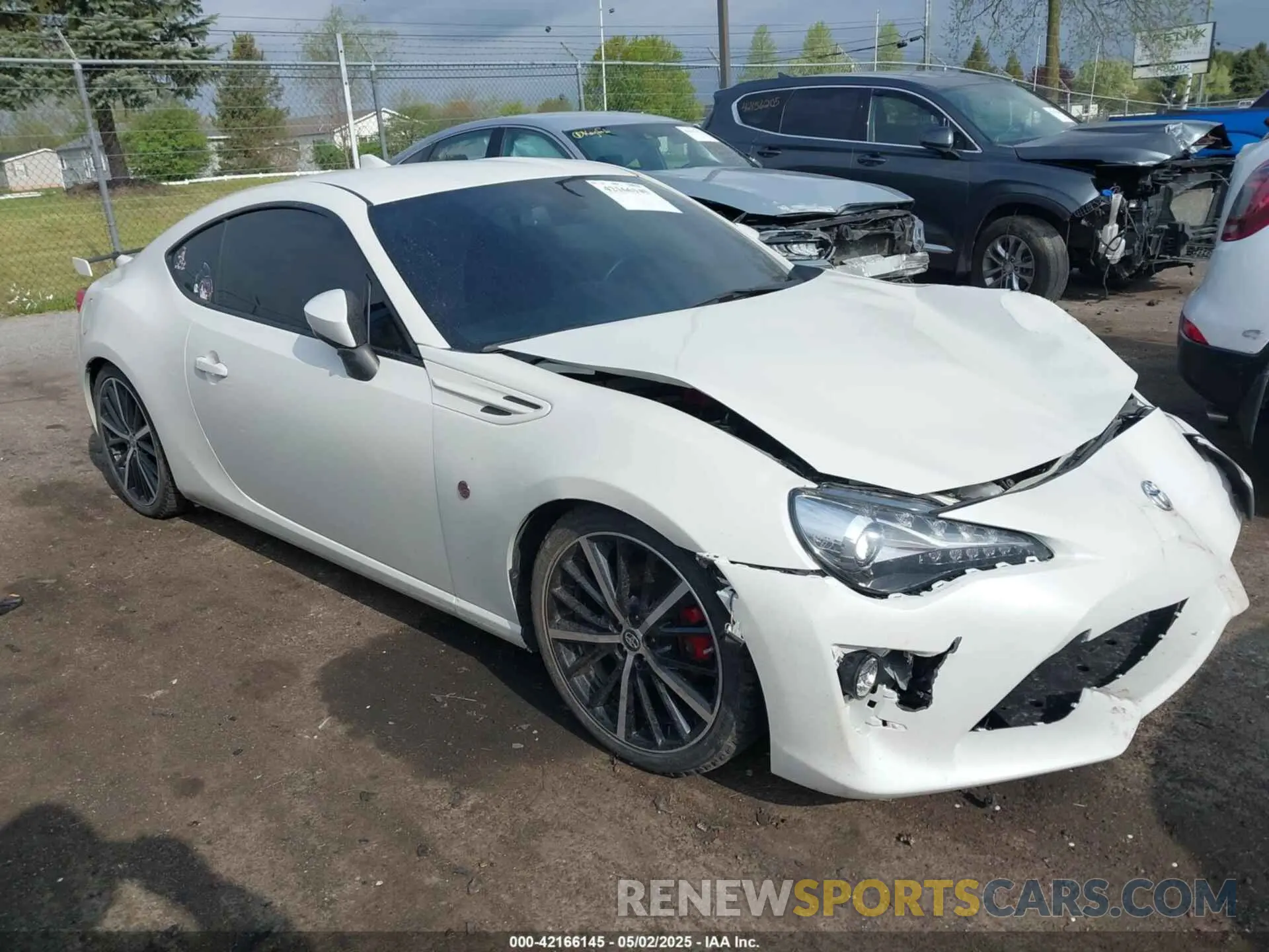1 Photograph of a damaged car JF1ZNAE15L9751116 TOYOTA 86 2020