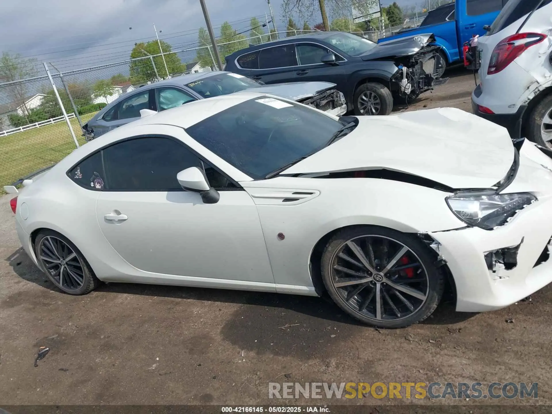 13 Photograph of a damaged car JF1ZNAE15L9751116 TOYOTA 86 2020