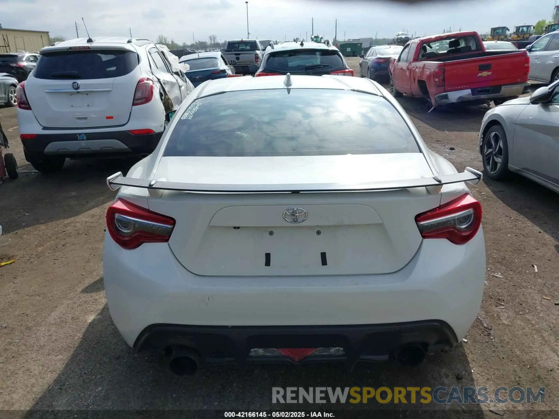 16 Photograph of a damaged car JF1ZNAE15L9751116 TOYOTA 86 2020