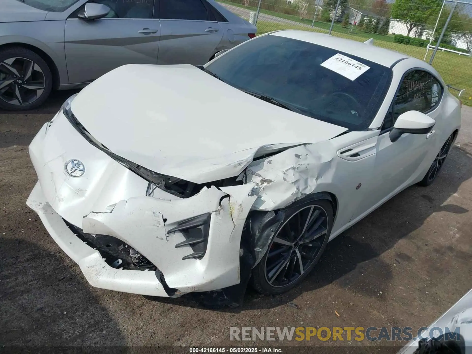 2 Photograph of a damaged car JF1ZNAE15L9751116 TOYOTA 86 2020
