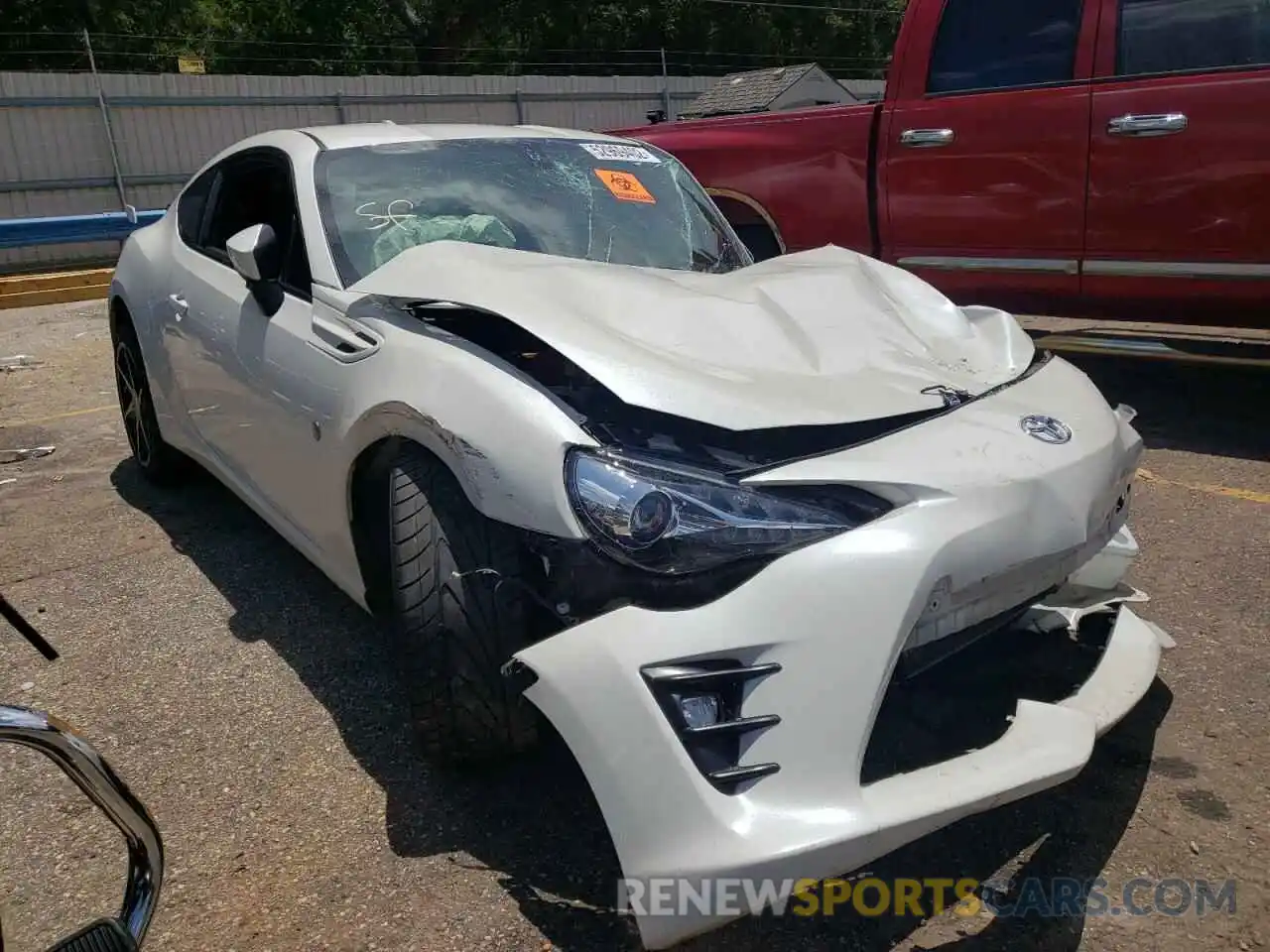 1 Photograph of a damaged car JF1ZNAE17L8752113 TOYOTA 86 2020