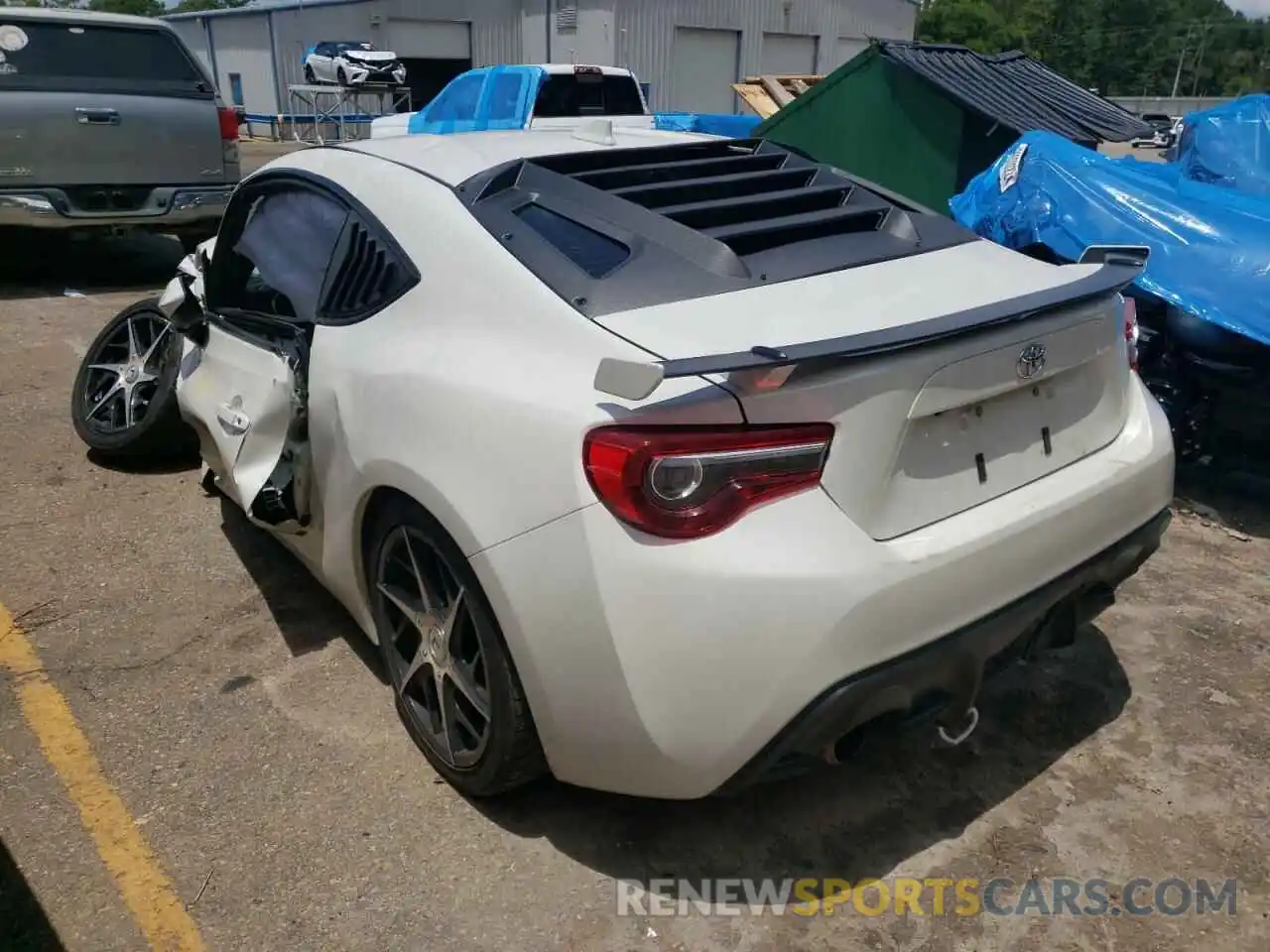 3 Photograph of a damaged car JF1ZNAE17L8752113 TOYOTA 86 2020