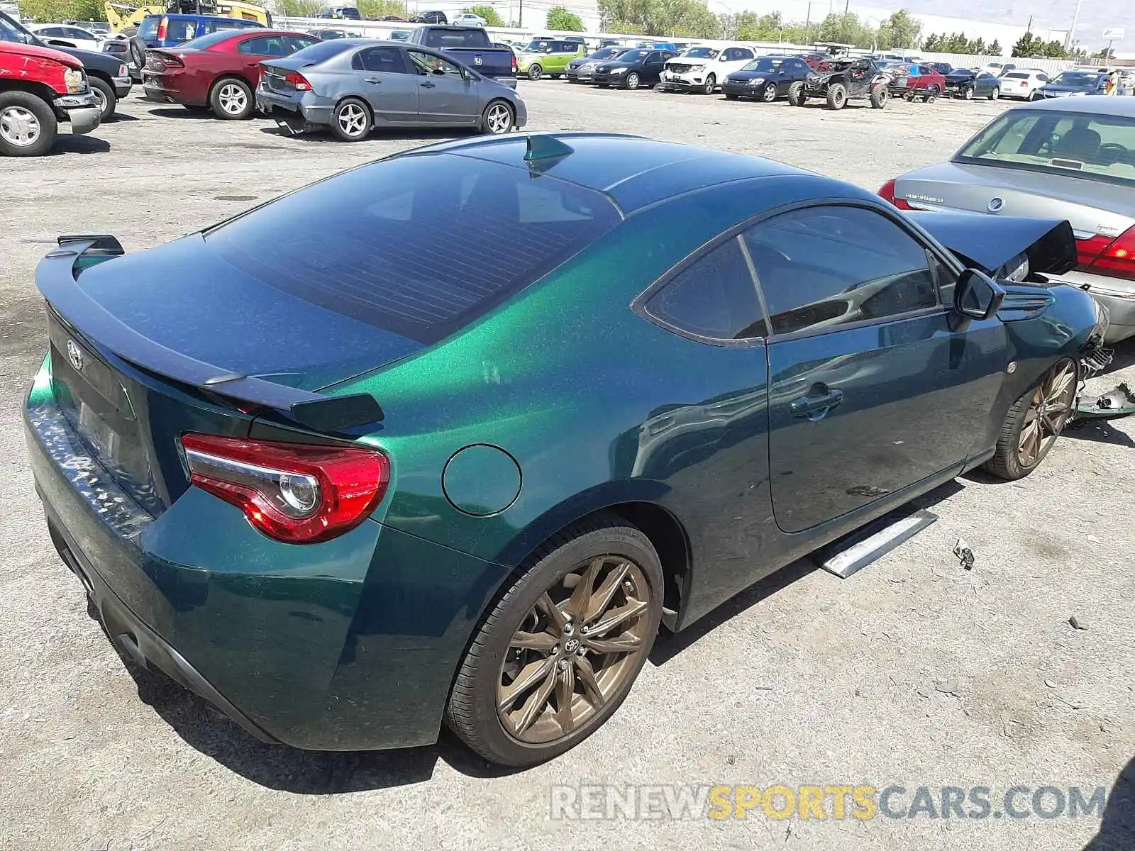 4 Photograph of a damaged car JF1ZNAE18L8750550 TOYOTA 86 2020