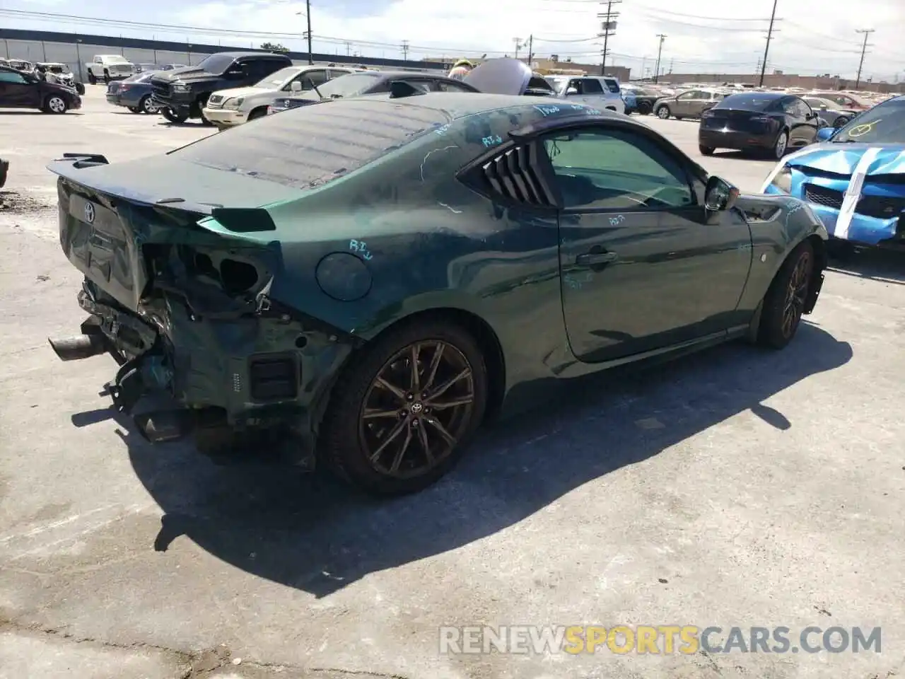 4 Photograph of a damaged car JF1ZNAE19L8750556 TOYOTA 86 2020