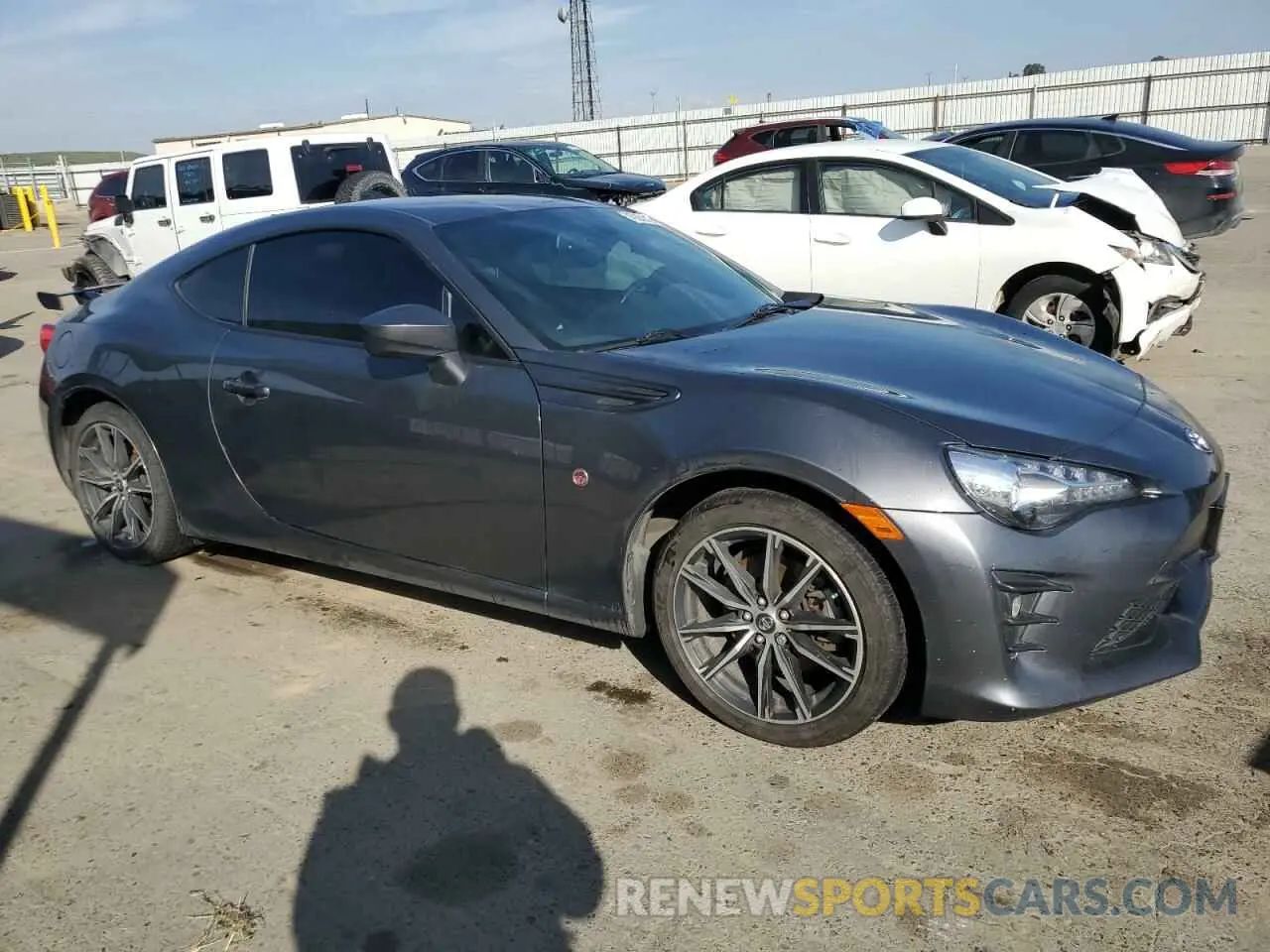 4 Photograph of a damaged car JF1ZNAE19L8752467 TOYOTA 86 2020