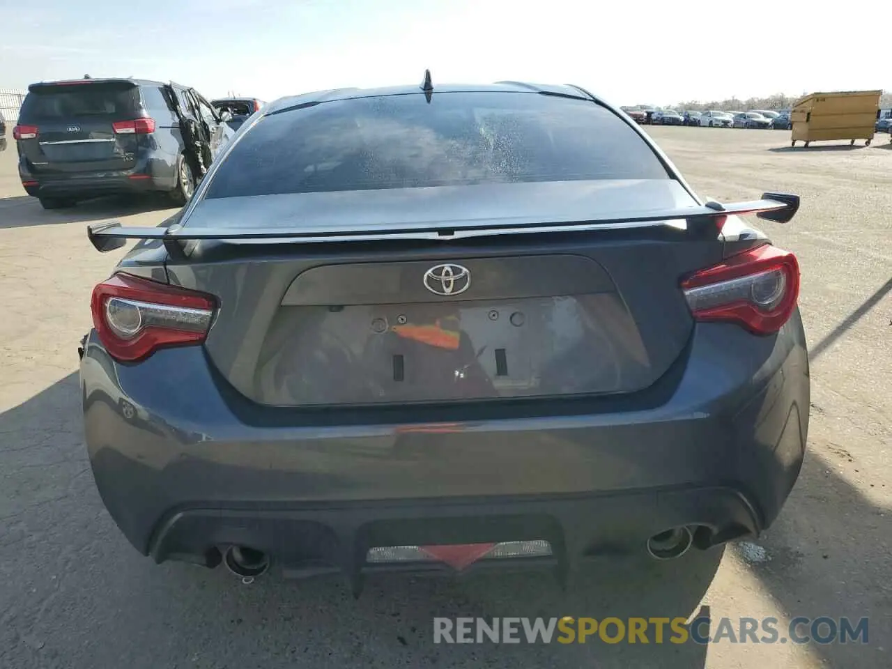 6 Photograph of a damaged car JF1ZNAE19L8752467 TOYOTA 86 2020