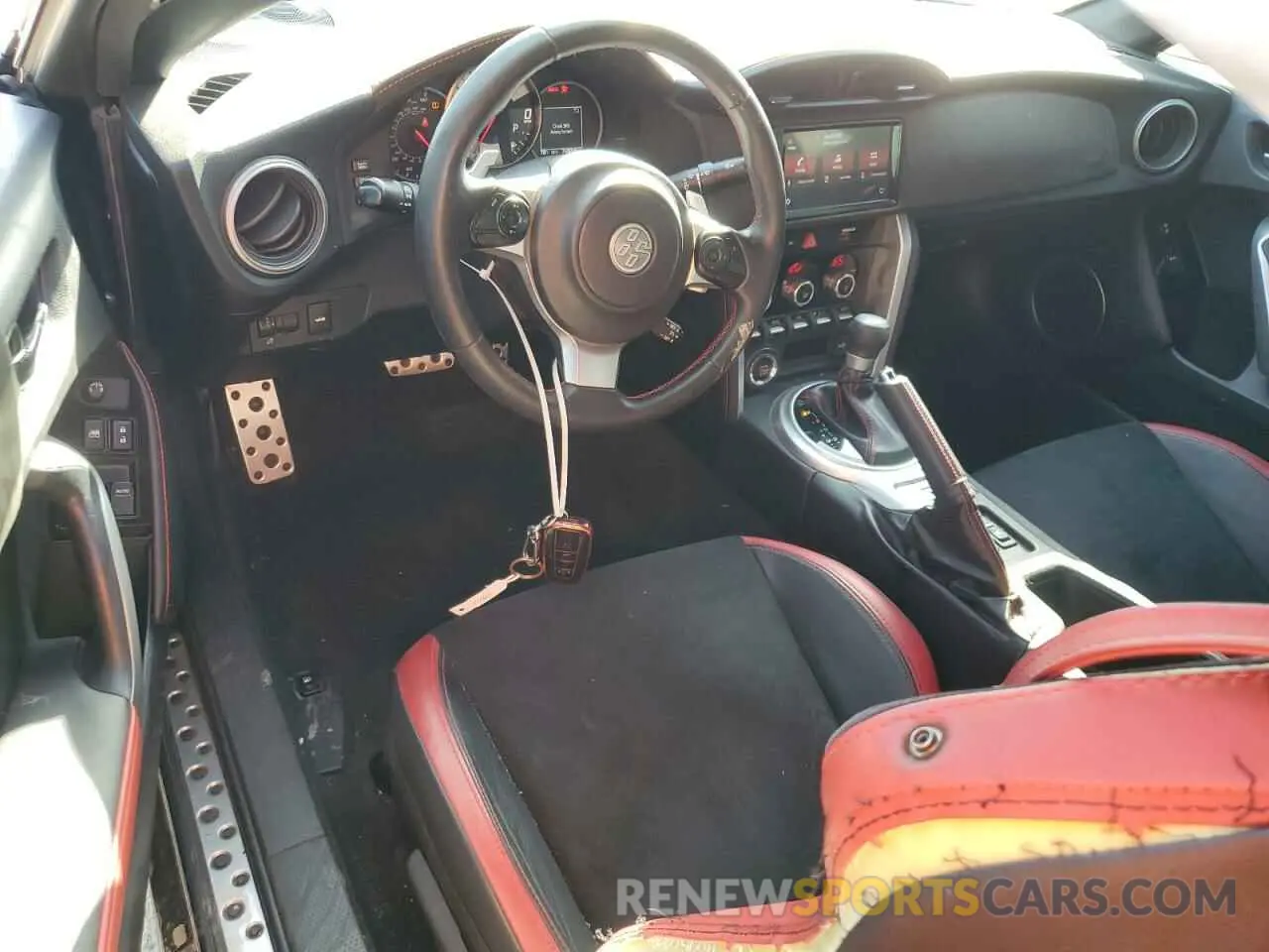 8 Photograph of a damaged car JF1ZNAE19L8752467 TOYOTA 86 2020