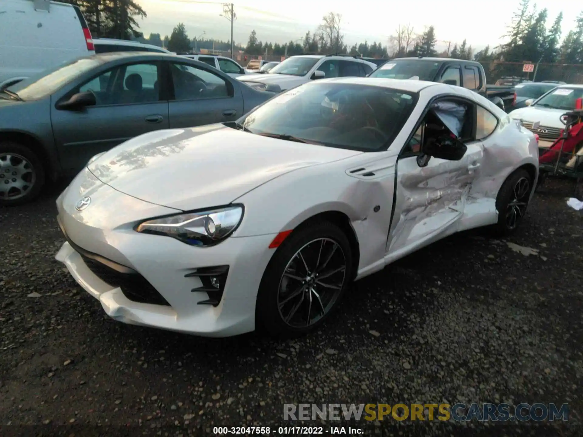 2 Photograph of a damaged car JF1ZNAE19L8753215 TOYOTA 86 2020