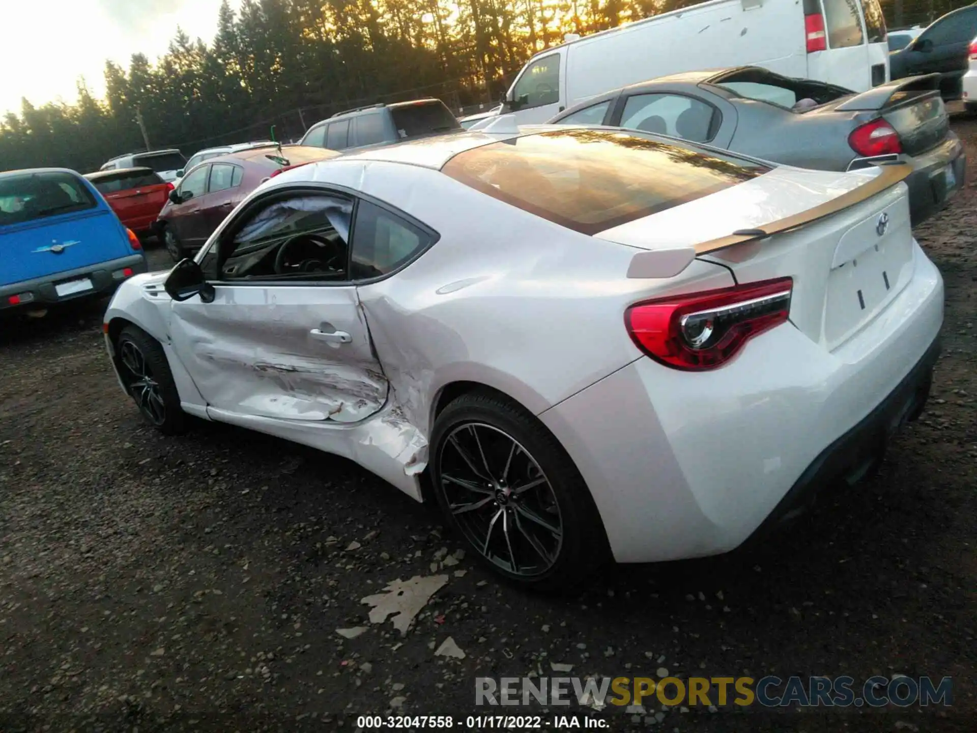 3 Photograph of a damaged car JF1ZNAE19L8753215 TOYOTA 86 2020