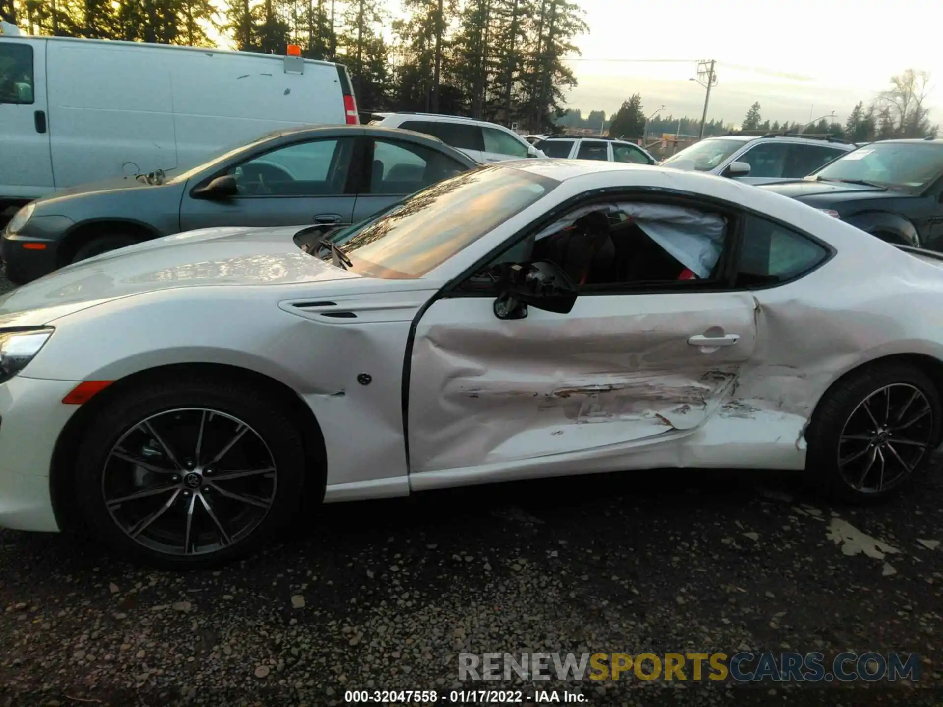 6 Photograph of a damaged car JF1ZNAE19L8753215 TOYOTA 86 2020