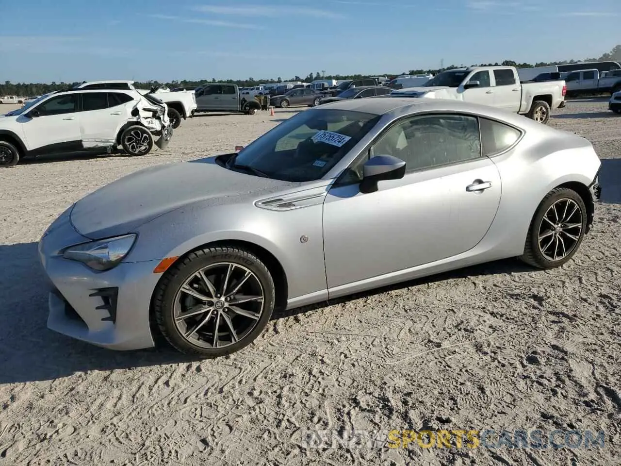 1 Photograph of a damaged car JF1ZNAE19L8753974 TOYOTA 86 2020