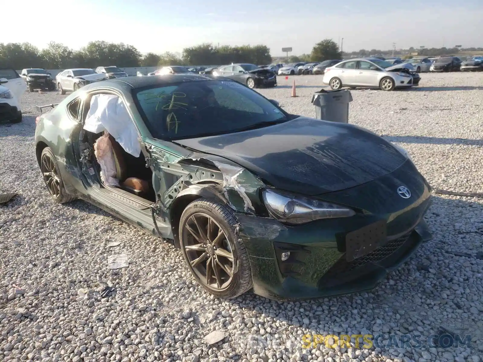 1 Photograph of a damaged car JF1ZNAE1XL9750186 TOYOTA 86 2020