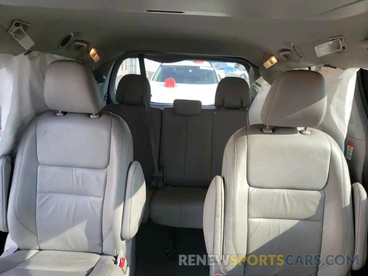 10 Photograph of a damaged car 5TDDZ3DC0KS214063 TOYOTA All Models 2019
