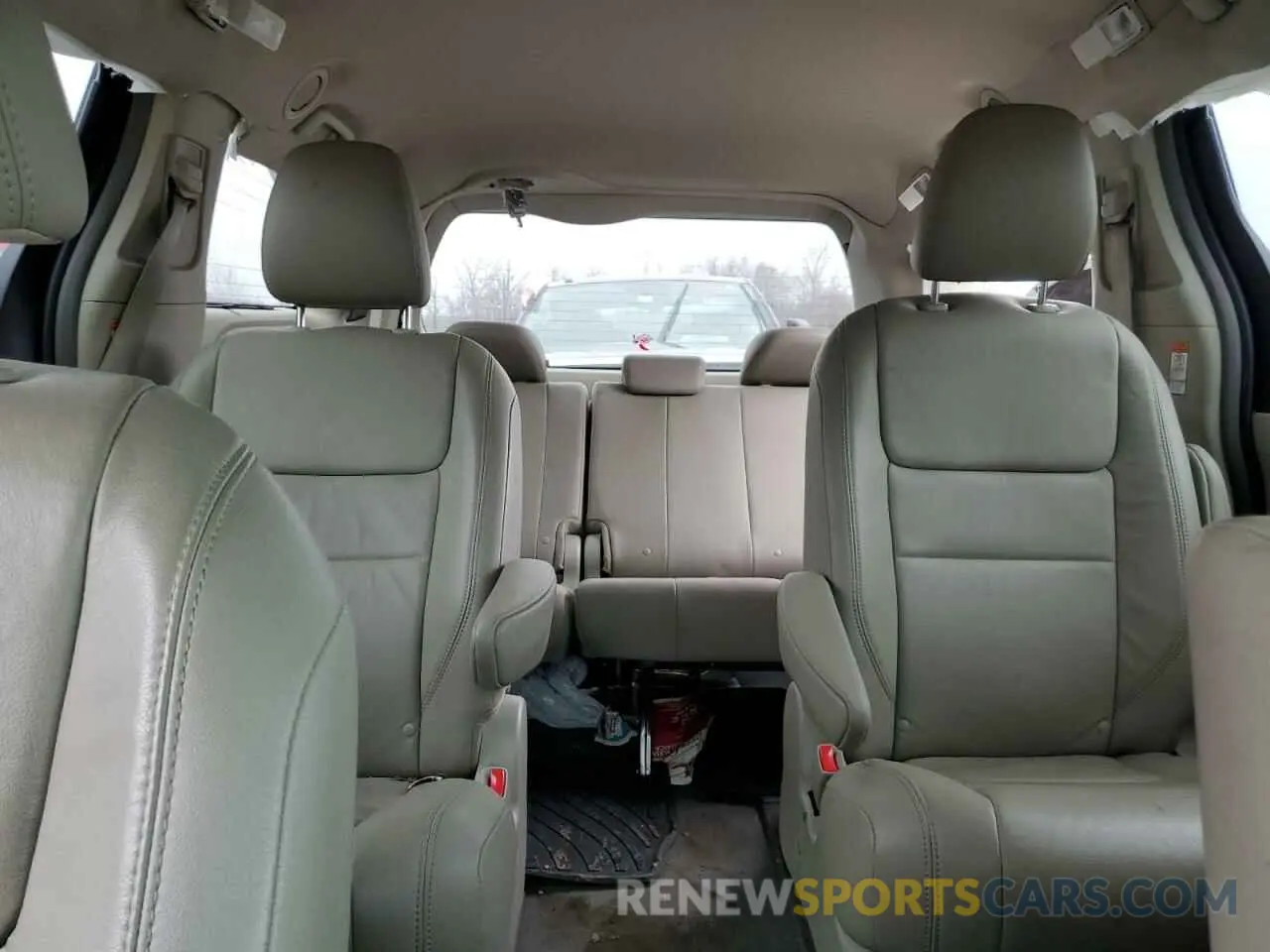 10 Photograph of a damaged car 5TDDZ3DC0KS226360 TOYOTA All Models 2019