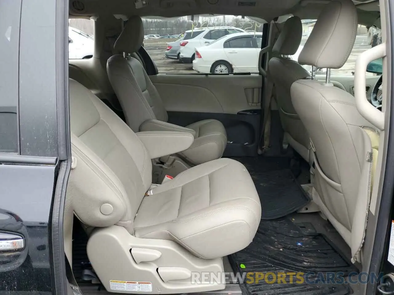 11 Photograph of a damaged car 5TDDZ3DC0KS226360 TOYOTA All Models 2019