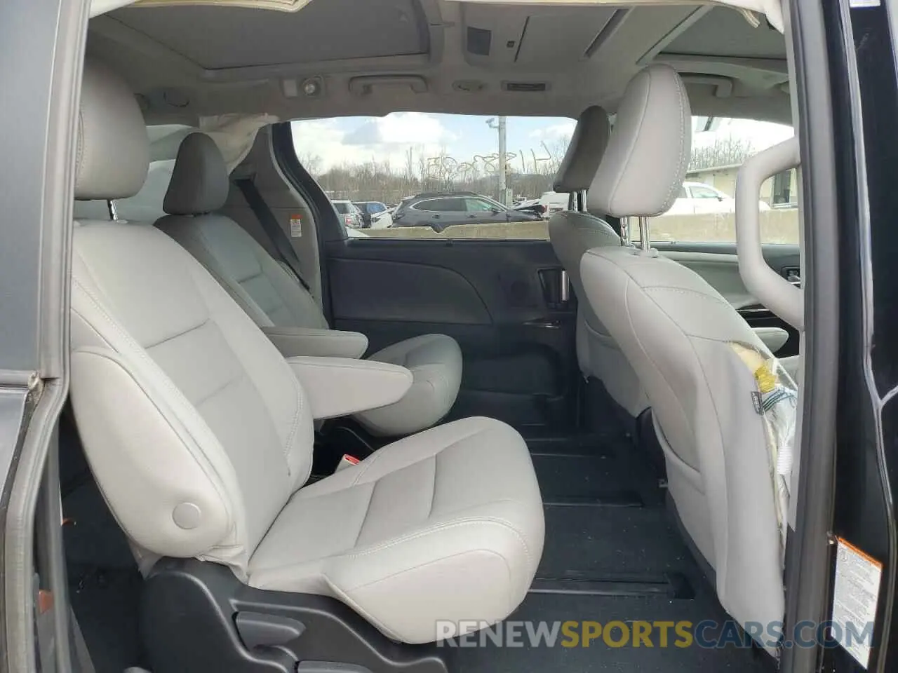 11 Photograph of a damaged car 5TDDZ3DC1KS217361 TOYOTA All Models 2019