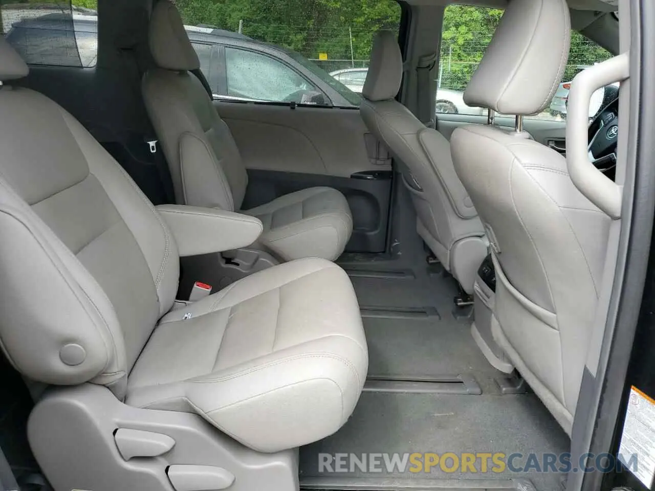 11 Photograph of a damaged car 5TDDZ3DC1KS221250 TOYOTA All Models 2019