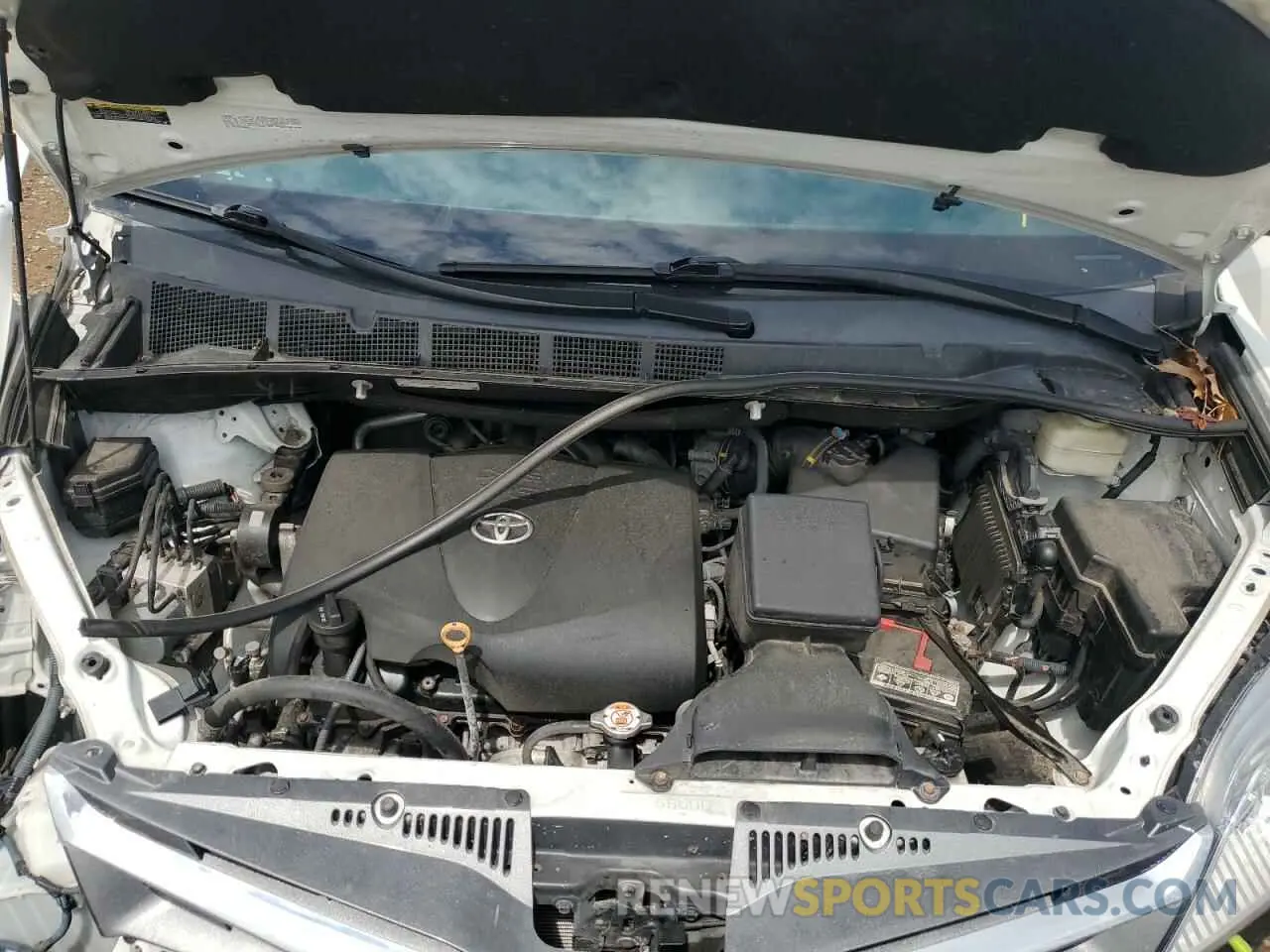11 Photograph of a damaged car 5TDDZ3DC2KS210712 TOYOTA All Models 2019