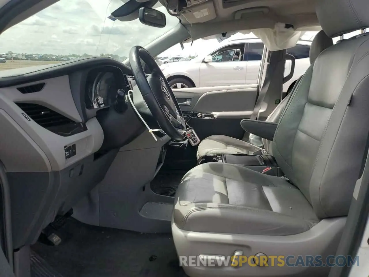 7 Photograph of a damaged car 5TDDZ3DC2KS210712 TOYOTA All Models 2019