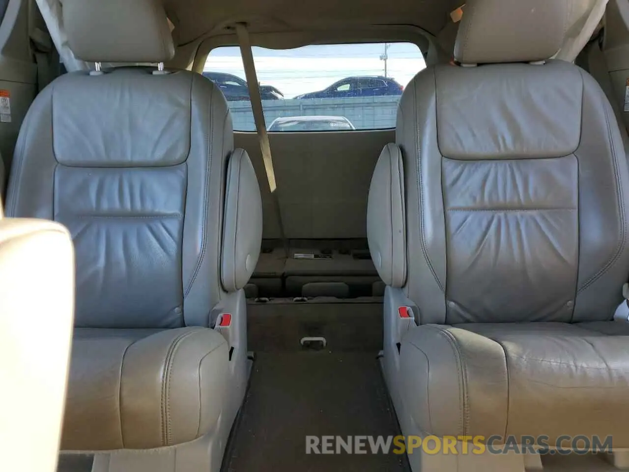 10 Photograph of a damaged car 5TDDZ3DC3KS213358 TOYOTA All Models 2019