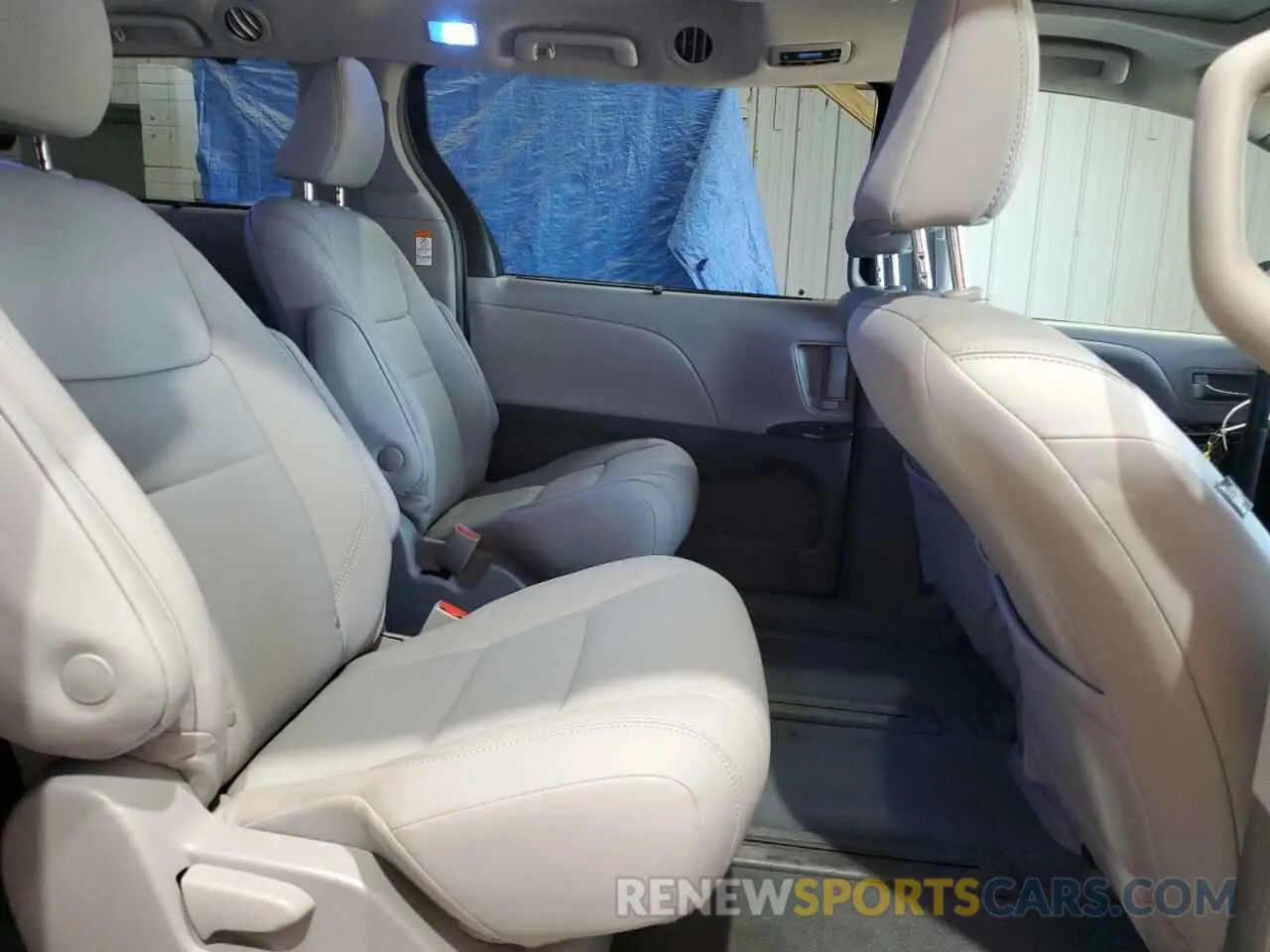 11 Photograph of a damaged car 5TDDZ3DC4KS221470 TOYOTA All Models 2019