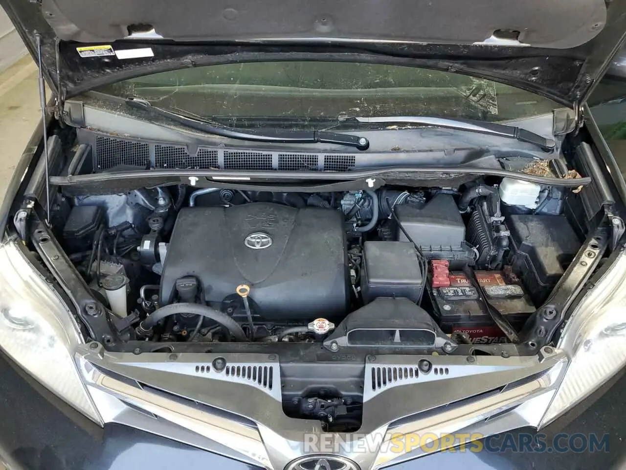 12 Photograph of a damaged car 5TDDZ3DC4KS221470 TOYOTA All Models 2019