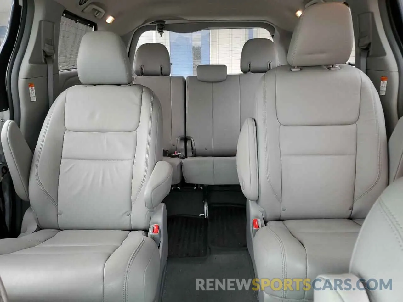 10 Photograph of a damaged car 5TDDZ3DC5KS224300 TOYOTA All Models 2019