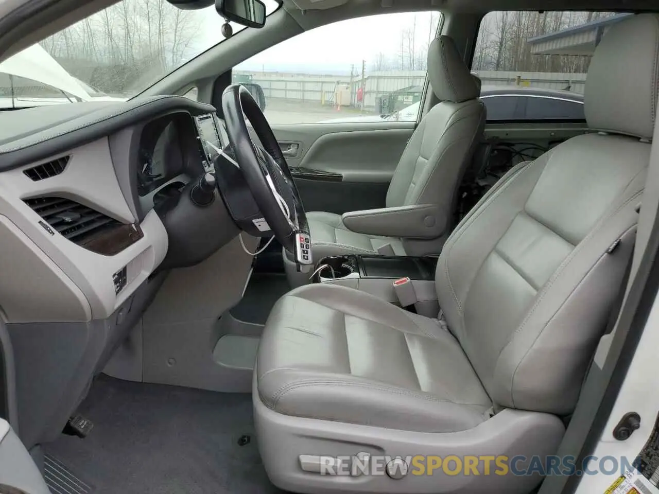 7 Photograph of a damaged car 5TDDZ3DC5KS224300 TOYOTA All Models 2019