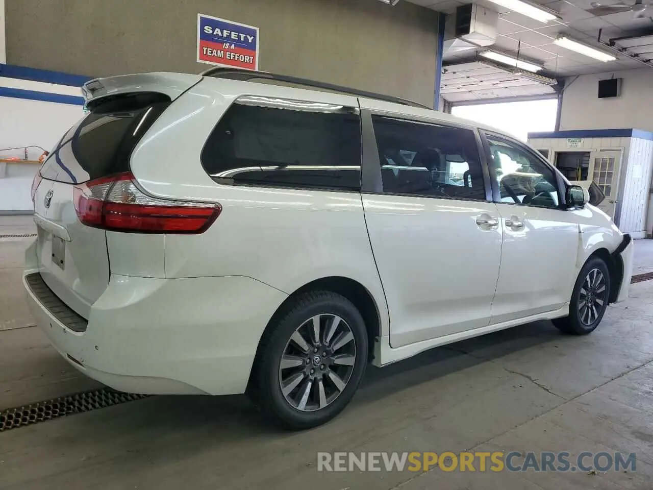 3 Photograph of a damaged car 5TDDZ3DC5KS227259 TOYOTA All Models 2019
