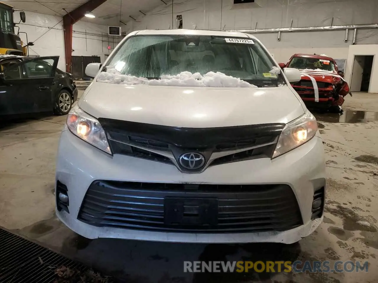 5 Photograph of a damaged car 5TDDZ3DC6KS218912 TOYOTA All Models 2019