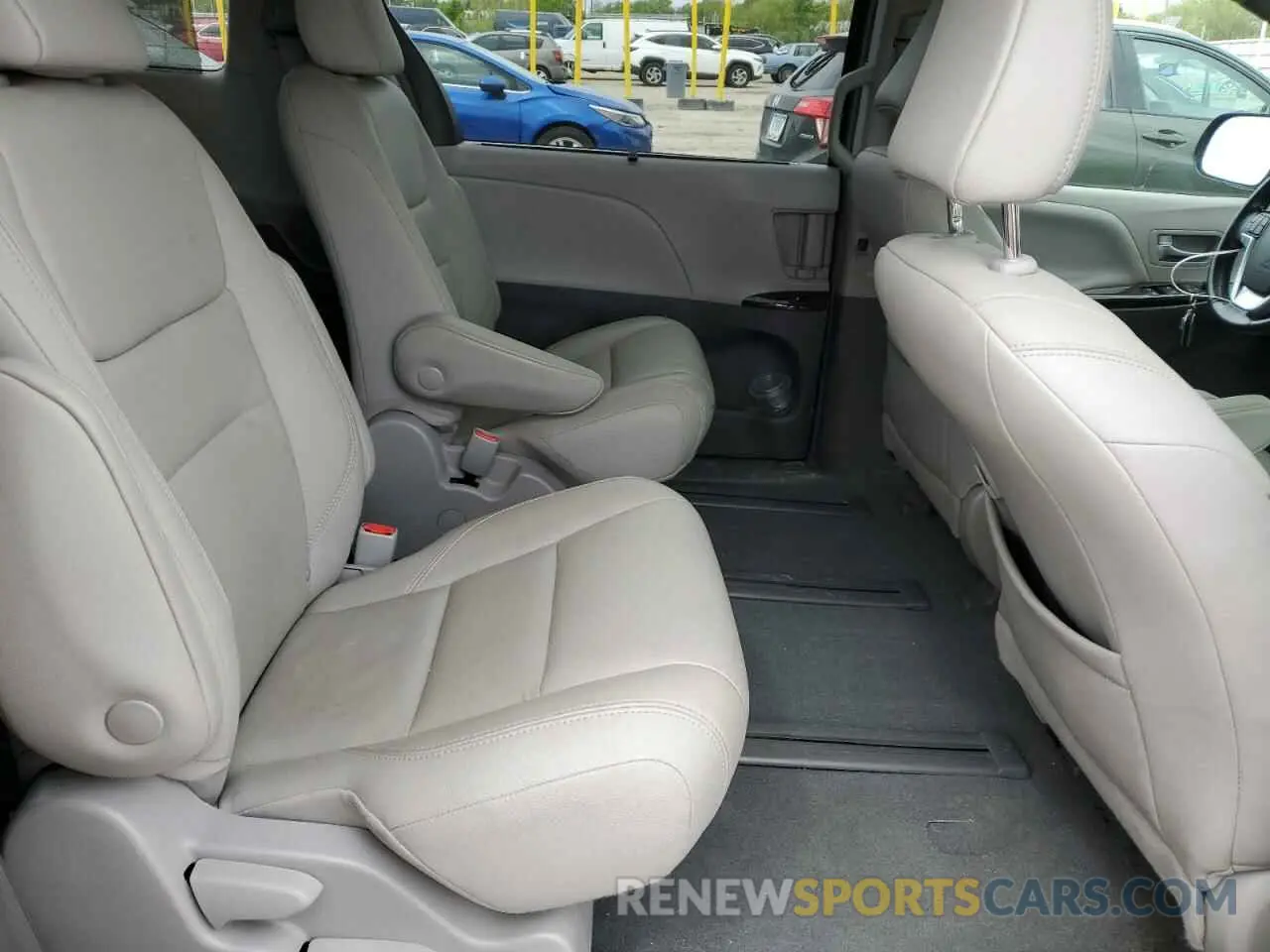 11 Photograph of a damaged car 5TDDZ3DC6KS222958 TOYOTA All Models 2019
