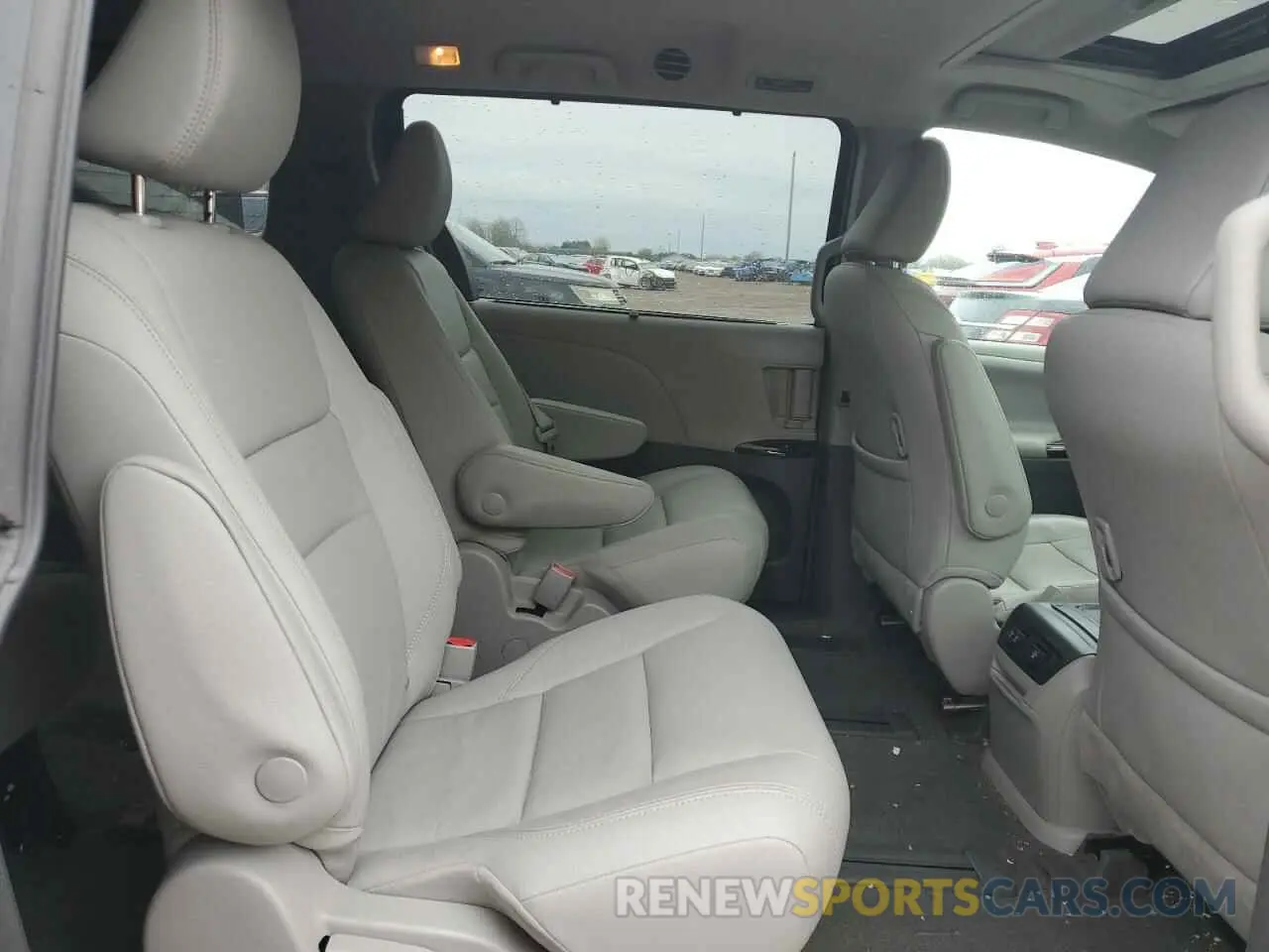 11 Photograph of a damaged car 5TDDZ3DC7KS216084 TOYOTA All Models 2019