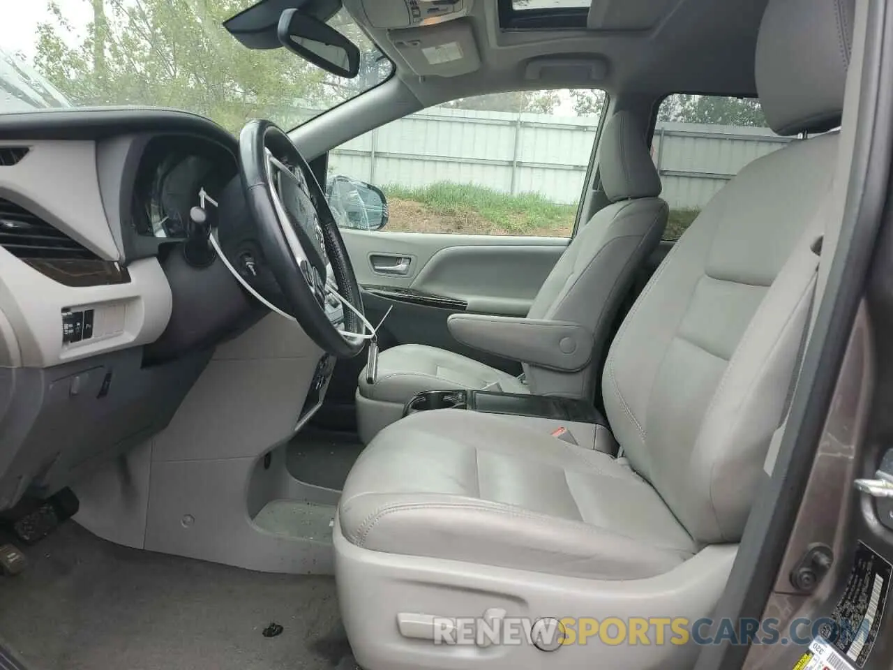 7 Photograph of a damaged car 5TDDZ3DC7KS216084 TOYOTA All Models 2019