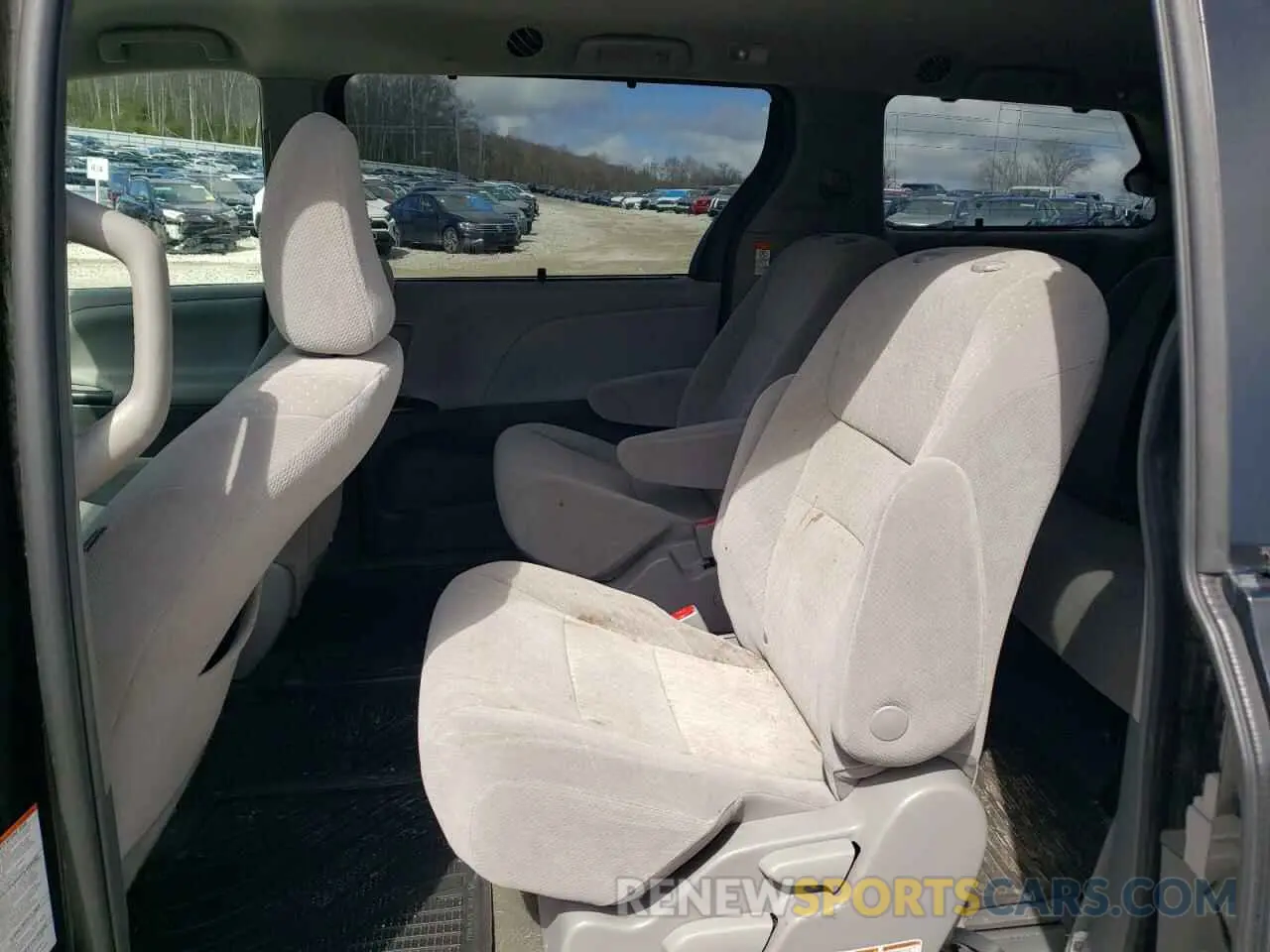 11 Photograph of a damaged car 5TDJZ3DC1KS222837 TOYOTA All Models 2019