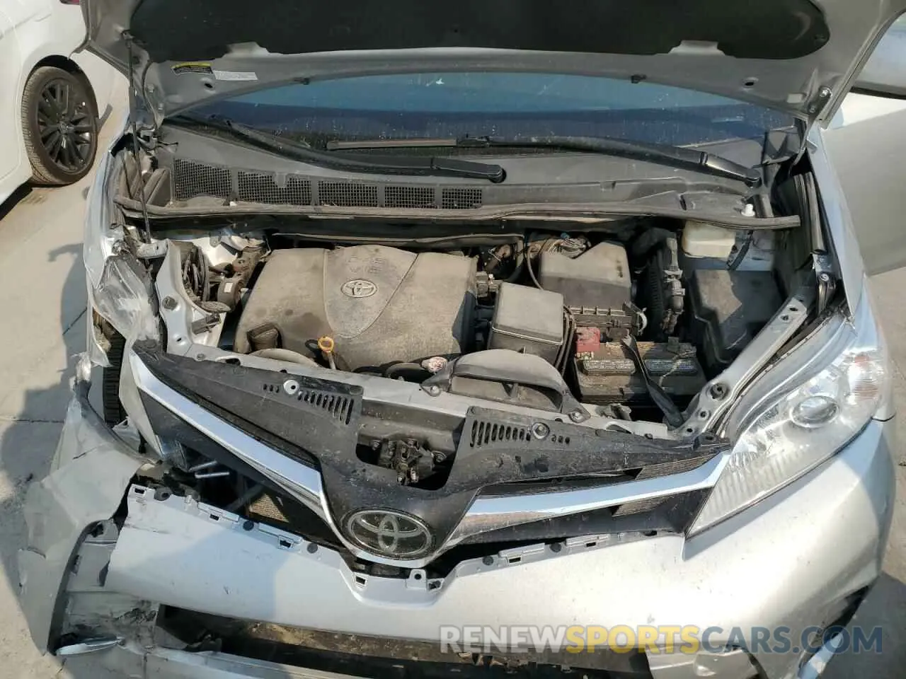 12 Photograph of a damaged car 5TDJZ3DC4KS216224 TOYOTA All Models 2019