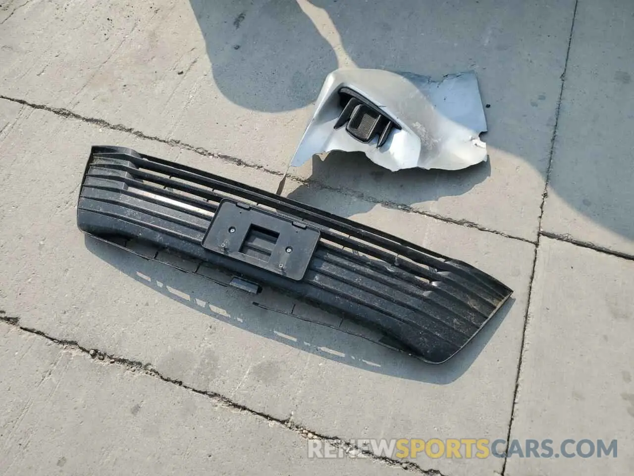 13 Photograph of a damaged car 5TDJZ3DC4KS216224 TOYOTA All Models 2019