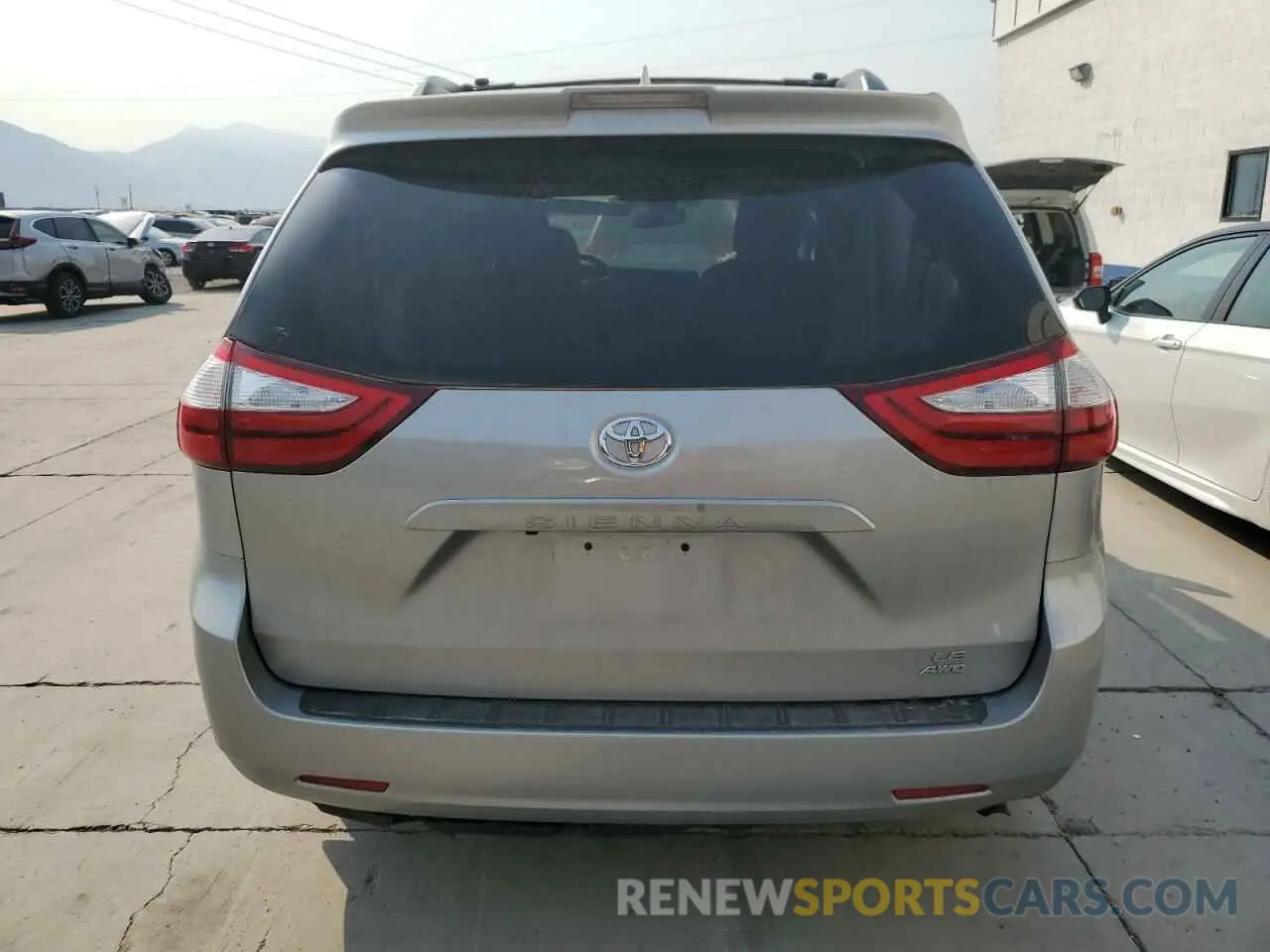 6 Photograph of a damaged car 5TDJZ3DC4KS216224 TOYOTA All Models 2019