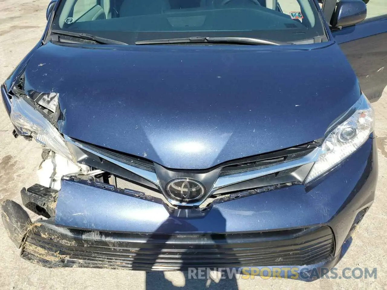 12 Photograph of a damaged car 5TDJZ3DC4KS220936 TOYOTA All Models 2019