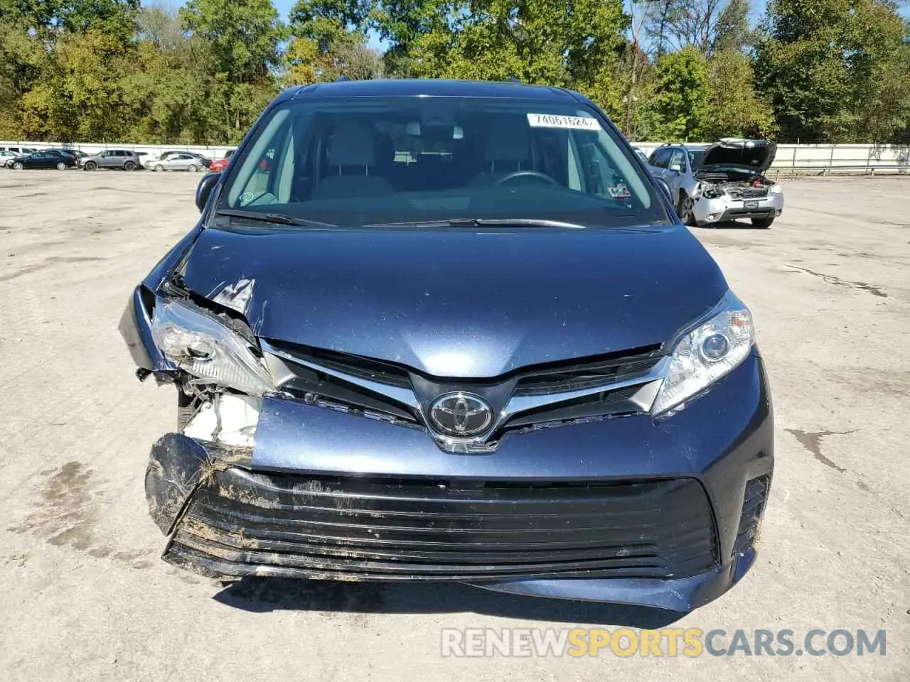 5 Photograph of a damaged car 5TDJZ3DC4KS220936 TOYOTA All Models 2019