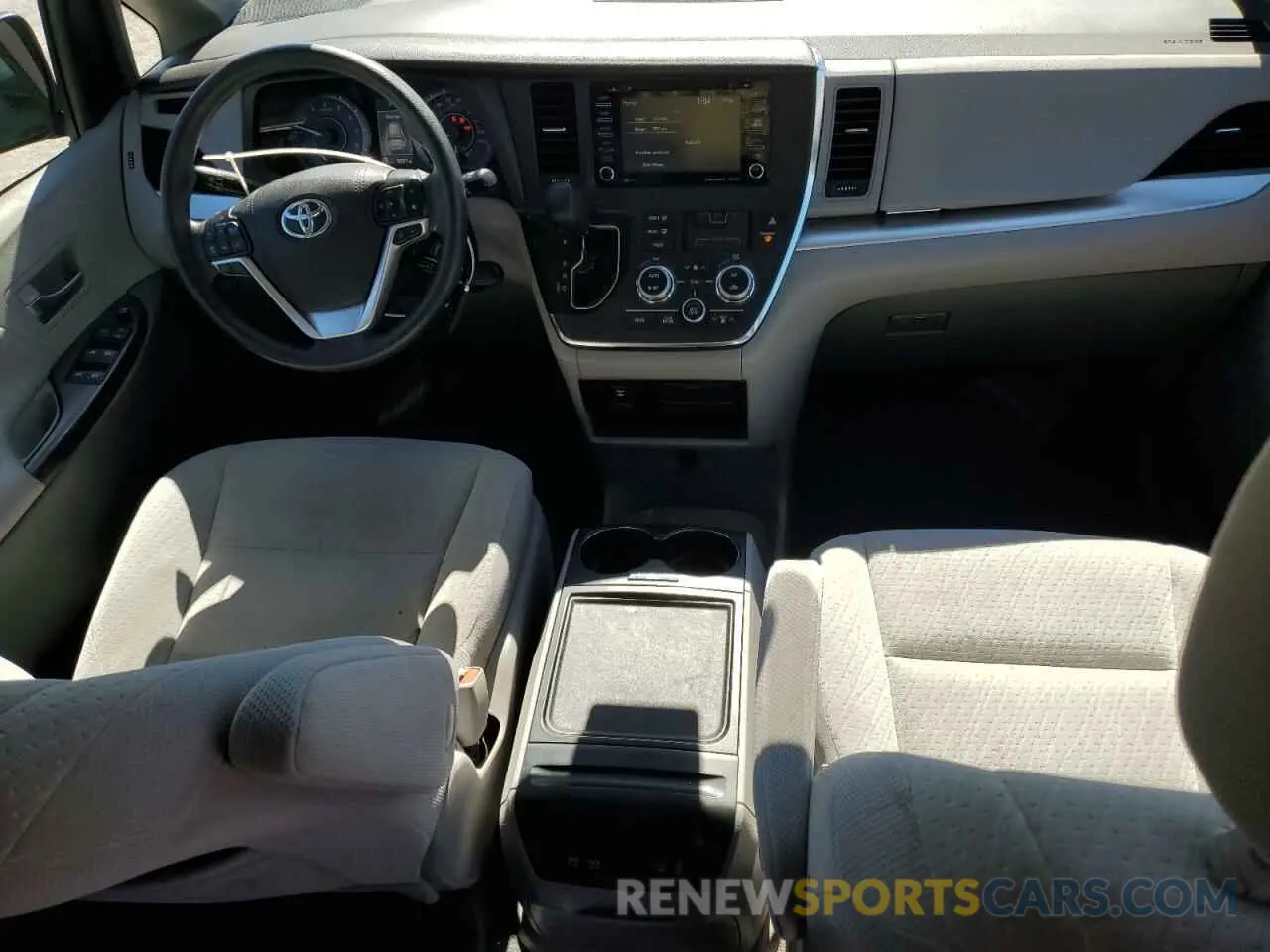 8 Photograph of a damaged car 5TDJZ3DC4KS220936 TOYOTA All Models 2019