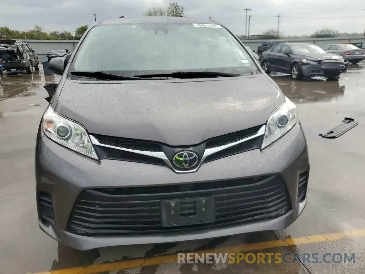 5 Photograph of a damaged car 5TDJZ3DC5KS218483 TOYOTA All Models 2019