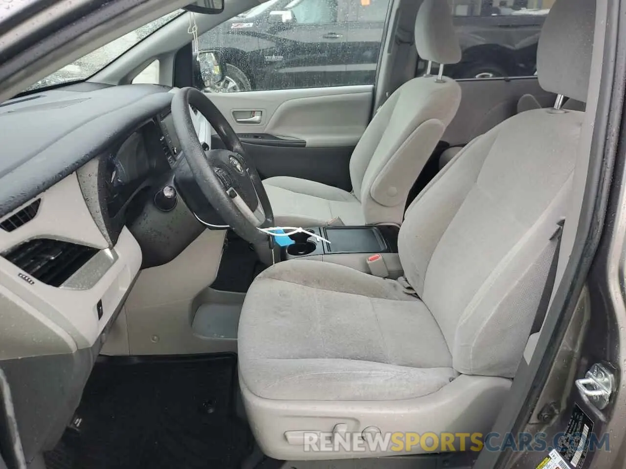 7 Photograph of a damaged car 5TDJZ3DC5KS218483 TOYOTA All Models 2019