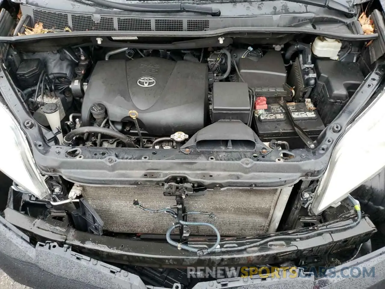 13 Photograph of a damaged car 5TDJZ3DC5KS219388 TOYOTA All Models 2019