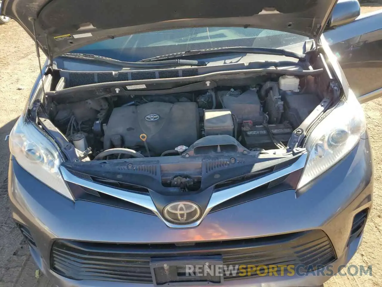 12 Photograph of a damaged car 5TDJZ3DC6KS219268 TOYOTA All Models 2019