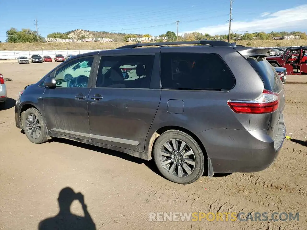 2 Photograph of a damaged car 5TDJZ3DC6KS219268 TOYOTA All Models 2019