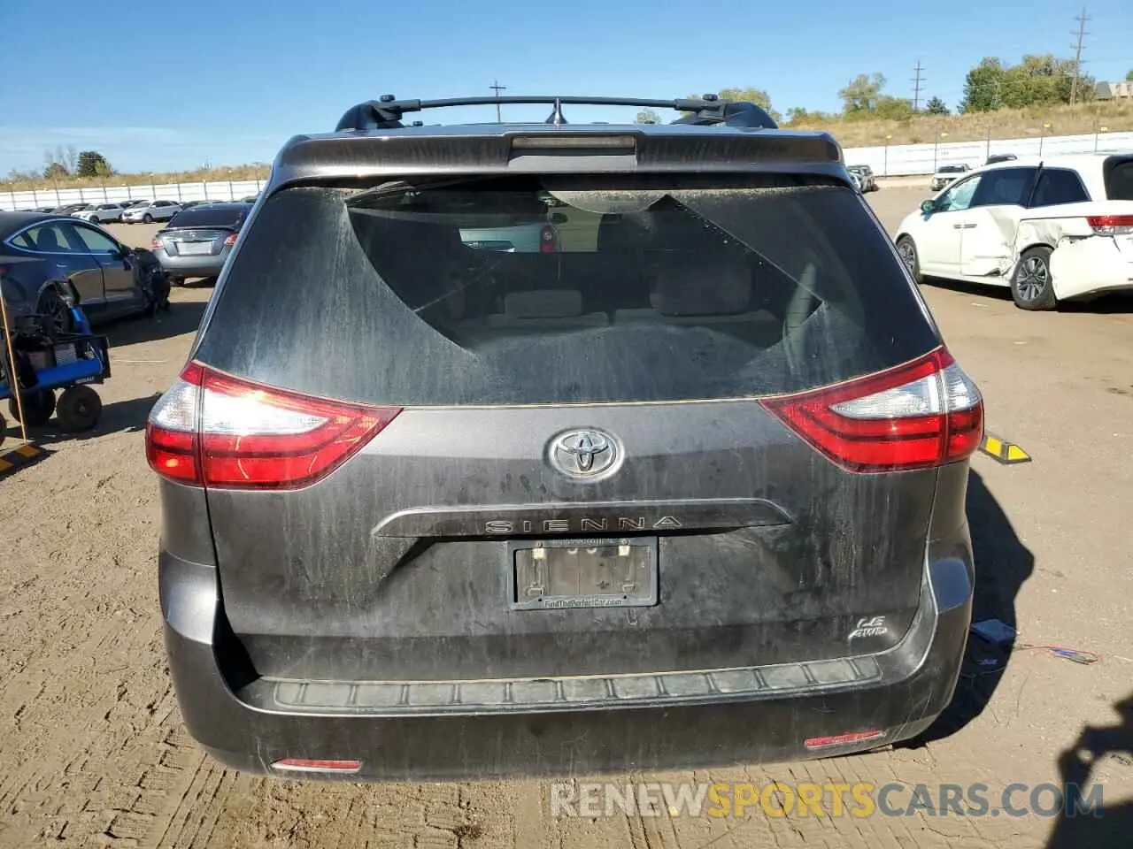 6 Photograph of a damaged car 5TDJZ3DC6KS219268 TOYOTA All Models 2019