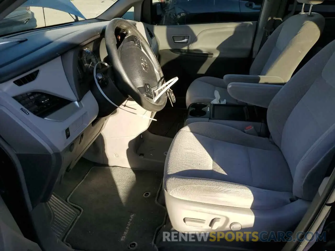 7 Photograph of a damaged car 5TDKZ3DC3KS983311 TOYOTA All Models 2019